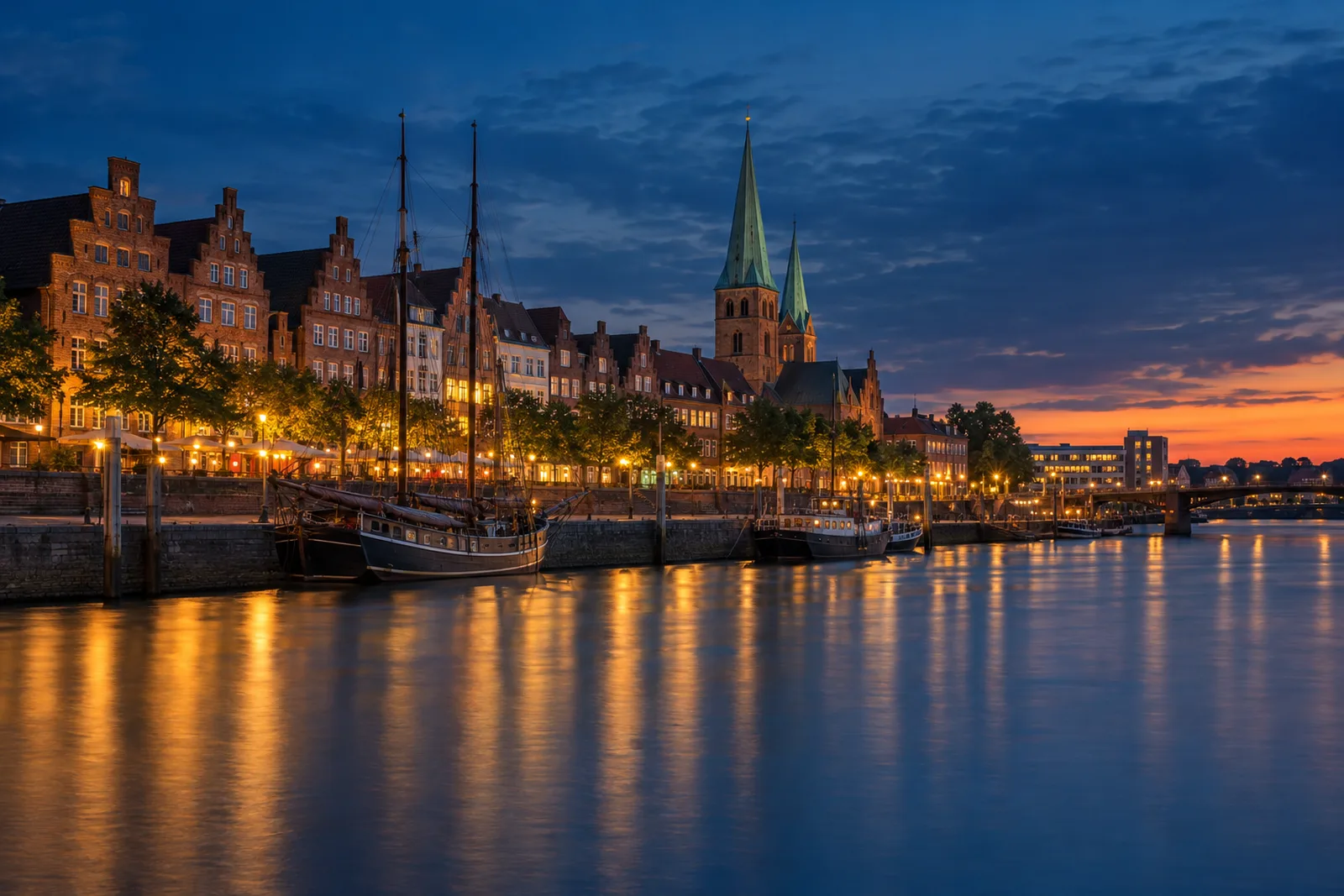 Weser und Schlachte in Bremen zur blauen Stunde, ruhige Entscheidung für den Energieausweis 2026, energiepass BREMEN